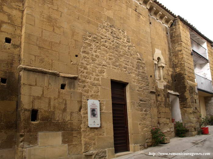 MURO DE LA VERGENZA, CON LA CICATRIZ DE LA PORTADA EMIGRADA